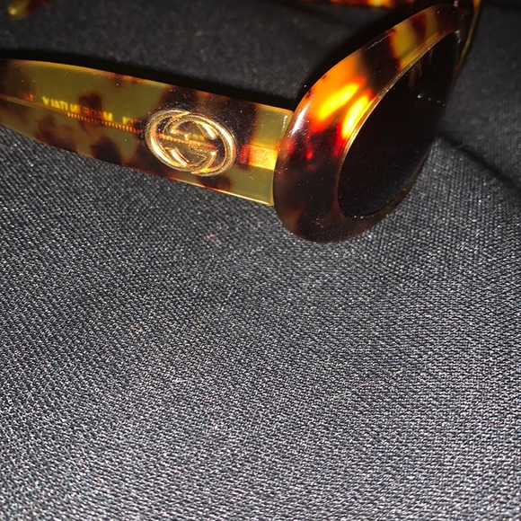 Gucci Vintage Oval Tortoise Sunglasses GG2400 - Picture 4 of 7